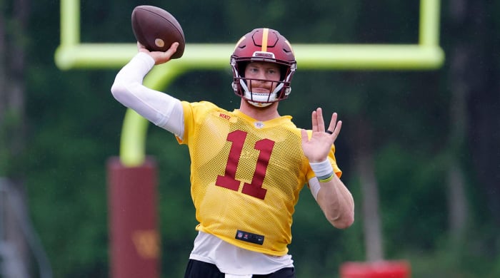Commanders QB Carson Wentz